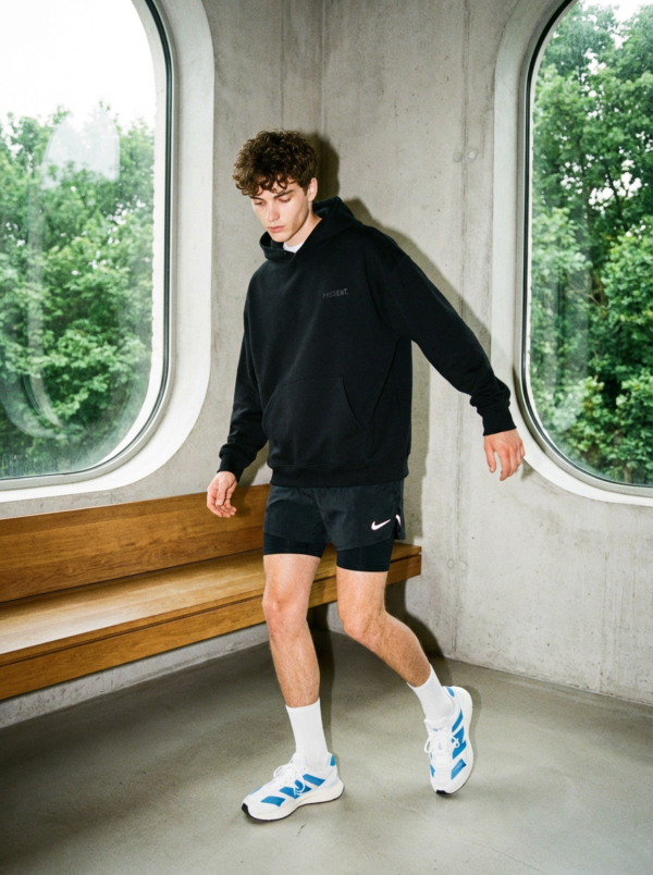 fashion-shooting-1775104022377 Sudadera Present Signature Negra