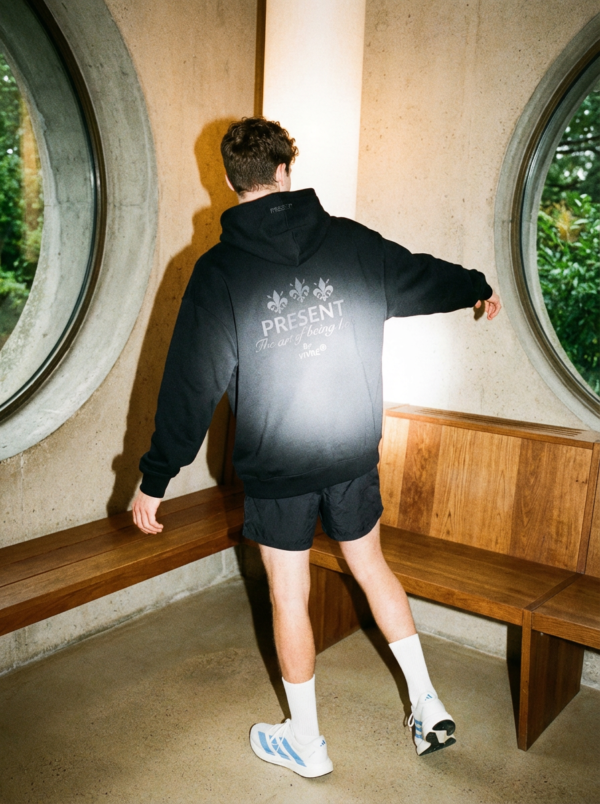 fashion-shooting-1775105217944 Sudadera Present Signature Negra