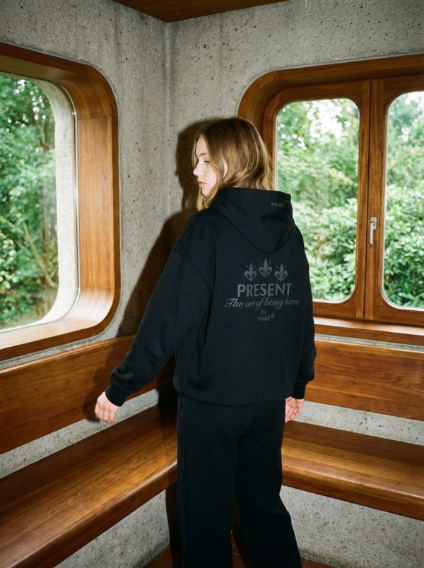 fashion-shooting-1775149382433 Sudadera Present Signature Negra