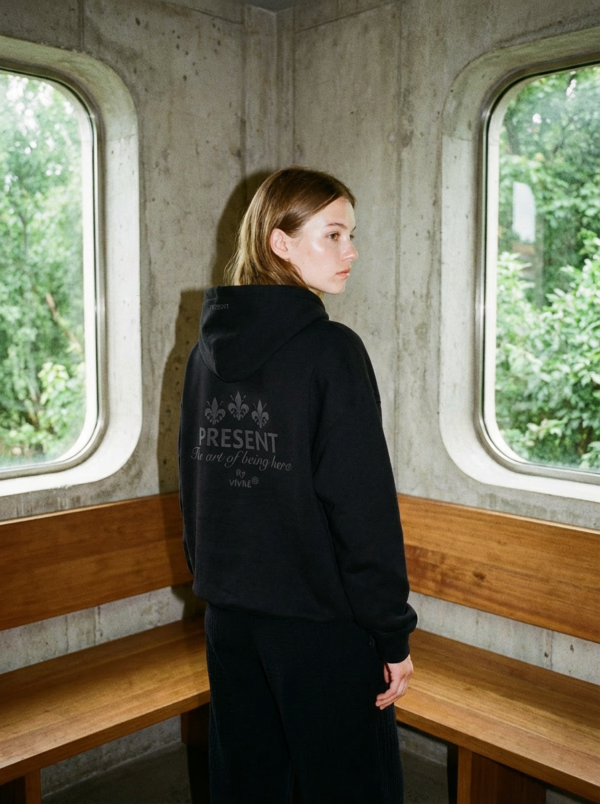 fashion-shooting-1775149800143 Sudadera Present Signature Negra